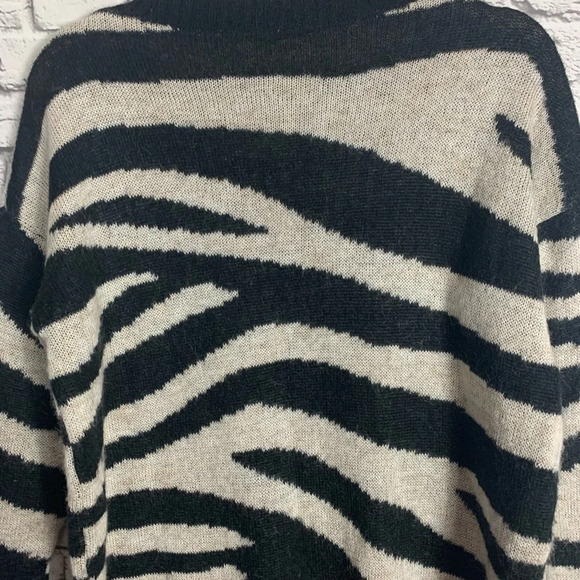 Club Monaco Women’s Mohair Blend Zebra Print Pullover  Sweater Medium David Rose - Picture 12 of 14